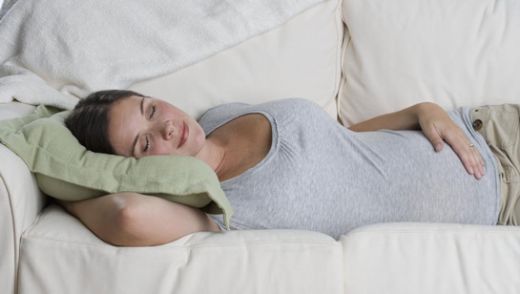 Gebeliğin İlk Ayında Karın Ağrısı Belirtileri ve Tedavisi